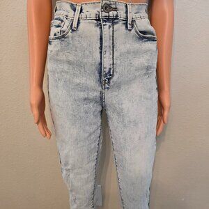 Levi's Denizen Mom Jeans, size 7, inseam is 25".